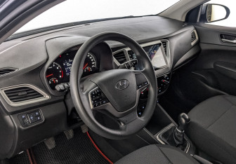 Подержанный автомобиль Hyundai Solaris Sedan 2020 года (14 фото)