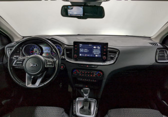 Подержанный автомобиль Kia Ceed Wagon 2020 года (23 фото)
