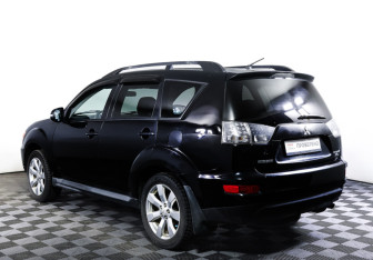 Подержанный автомобиль Mitsubishi Outlander 2011 года (7 фото)