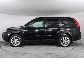 Подержанный автомобиль Nissan X-Trail 2011 года (8 фото)