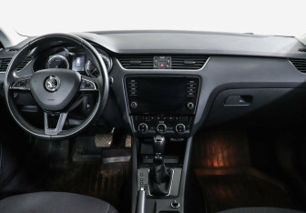 Подержанный автомобиль Skoda Octavia Wagon 2017 года (6 фото)