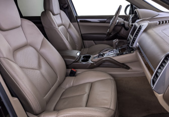 Подержанный автомобиль Porsche Cayenne 2014 года (23 фото)
