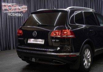 Подержанный автомобиль Volkswagen Touareg 2015 года (25 фото)
