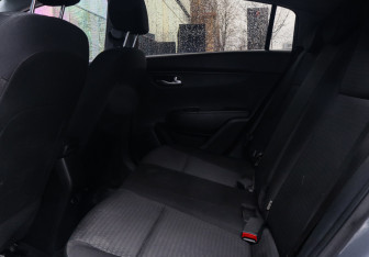 Подержанный автомобиль Kia Rio Hatchback 2020 года (8 фото)