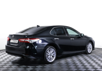 Подержанный автомобиль Toyota Camry Sedan 2019 года (5 фото)