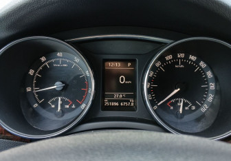 Подержанный автомобиль Skoda Superb Wagon 2012 года (24 фото)