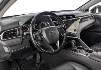 Подержанный автомобиль Toyota Camry Sedan 2019 года (15 фото)