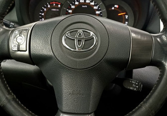 Подержанный автомобиль Toyota RAV4 2008 года (13 фото)