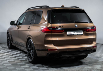 Подержанный автомобиль BMW X7 2019 года (7 фото)