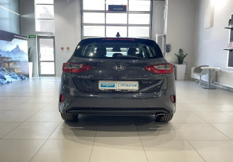 Подержанный автомобиль Kia Ceed Hatchback 2020 года (5 фото)