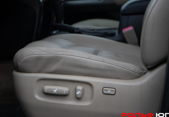Подержанный автомобиль Toyota Land Cruiser Suv 2010 года (17 фото)