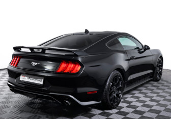 Подержанный автомобиль Ford Mustang Coupe 2022 года (5 фото)