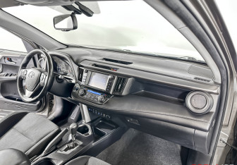 Подержанный автомобиль Toyota RAV4 2019 года (9 фото)