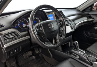 Подержанный автомобиль Honda Crosstour 2014 года (15 фото)