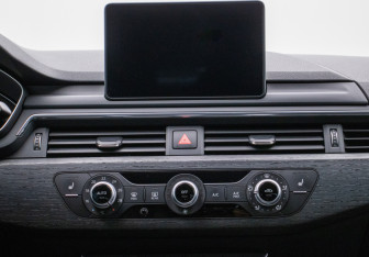 Подержанный автомобиль Audi A4 Sedan 2017 года (14 фото)