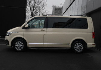 Подержанный автомобиль Volkswagen Caravelle 2021 года (8 фото)