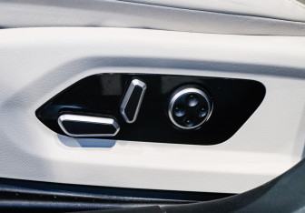 Подержанный автомобиль AITO M5 2023 года (17 фото)