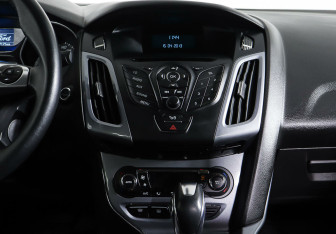 Подержанный автомобиль Ford Focus Sedan 2013 года (14 фото)