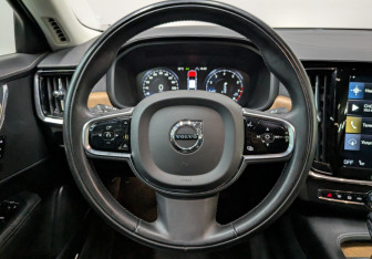 Подержанный автомобиль Volvo S90 2020 года (23 фото)