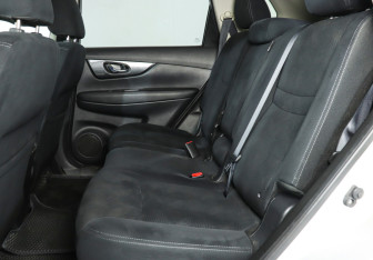 Подержанный автомобиль Nissan X-Trail 2015 года (10 фото)