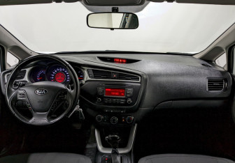 Подержанный автомобиль Kia Ceed Wagon 2018 года (22 фото)