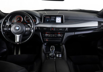 Подержанный автомобиль BMW X6 2018 года (12 фото)