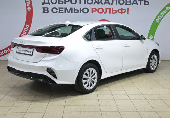 Подержанный автомобиль Kia Cerato Sedan 2022 года (4 фото)