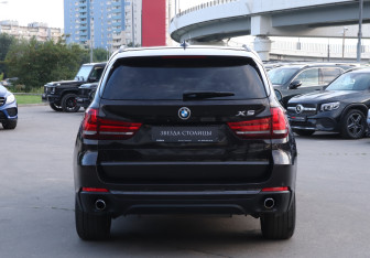 Подержанный автомобиль BMW X5 2014 года (6 фото)