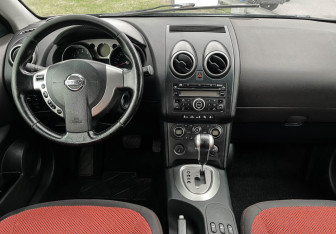 Подержанный автомобиль Nissan Qashqai 2008 года (12 фото)