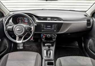Подержанный автомобиль Kia Rio Hatchback 2021 года (14 фото)