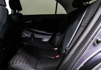 Подержанный автомобиль Toyota Corolla Sedan 2012 года (13 фото)