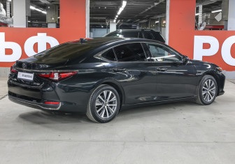 Подержанный автомобиль Lexus ES 2020 года (5 фото)