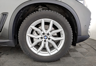 Подержанный автомобиль BMW X5 2020 года (18 фото)