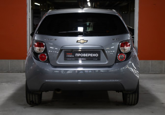 Подержанный автомобиль Chevrolet Aveo Hatchback 2013 года (6 фото)