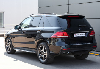 Подержанный автомобиль Mercedes-Benz GLE 2016 года (7 фото)
