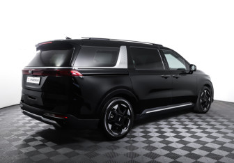 Подержанный автомобиль Kia Carnival 2021 года (5 фото)