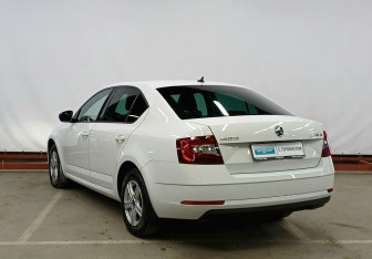 Подержанный автомобиль Skoda Octavia Liftback 2018 года (7 фото)