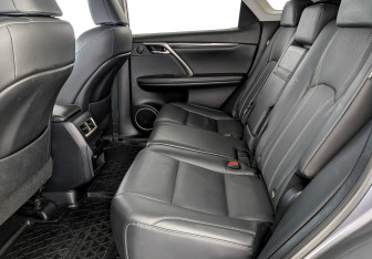 Подержанный автомобиль Lexus RX 2018 года (17 фото)