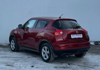 Подержанный автомобиль Nissan Juke 2011 года (7 фото)