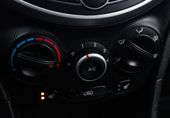 Подержанный автомобиль Hyundai Solaris Hatchback 2011 года (14 фото)