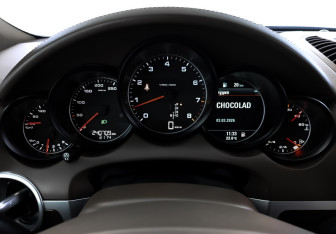 Подержанный автомобиль Porsche Cayenne 2014 года (16 фото)