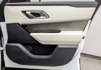 Подержанный автомобиль Land Rover Range Rover Velar 2017 года (27 фото)