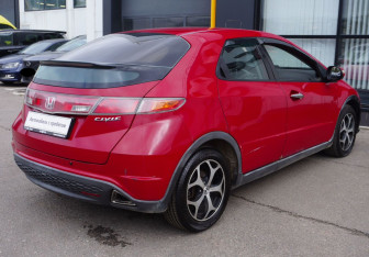 Подержанный автомобиль Honda Civic Hatchback 2008 года (5 фото)