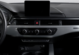 Подержанный автомобиль Audi A4 Sedan 2017 года (13 фото)