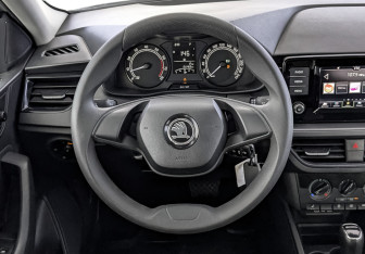 Подержанный автомобиль Skoda Rapid Liftback 2021 года (22 фото)