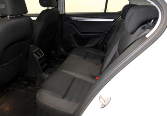 Подержанный автомобиль Skoda Octavia Liftback 2018 года (12 фото)