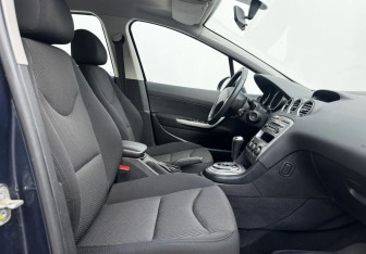 Подержанный автомобиль Peugeot 408 2014 года (11 фото)