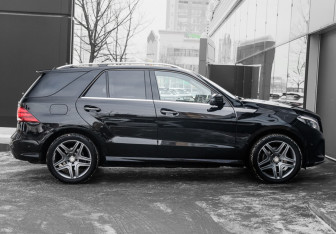 Подержанный автомобиль Mercedes-Benz GLE 2017 года (4 фото)