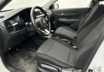 Подержанный автомобиль Kia Rio Sedan 2018 года (9 фото)