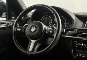 Подержанный автомобиль BMW X4 2017 года (15 фото)